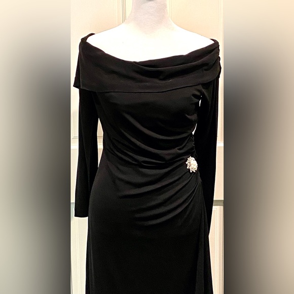 Pearls, rhinestones and silver circle pin - Picture 3 of 8